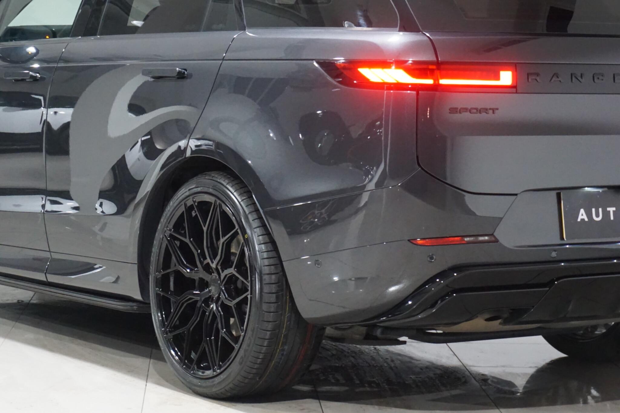 Land Rover Range Rover Sport 3.0 D300 MHEV Dynamic SE SUV 5dr Diesel Auto 4WD Euro 6 (s/s) (300 ps)